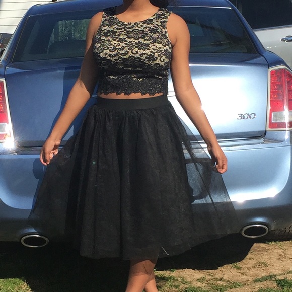 A formal two piece - Picture 3 of 3